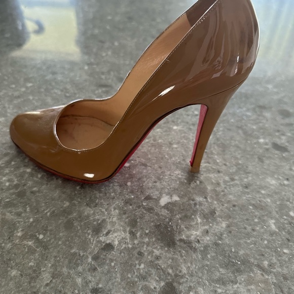 Christian Louboutin - Picture 3 of 9